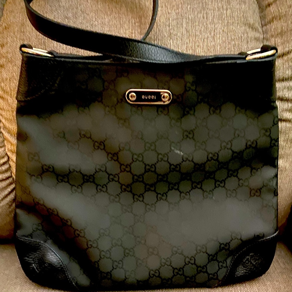 Authentic Gucci purse. Black canvas.